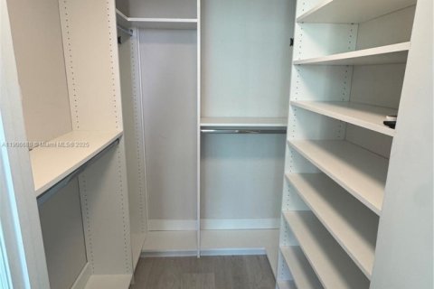 Снять в аренду кондоминиум в Майами, Флорида 1 спальня, 70.05м2, № 1964112 - фото 9