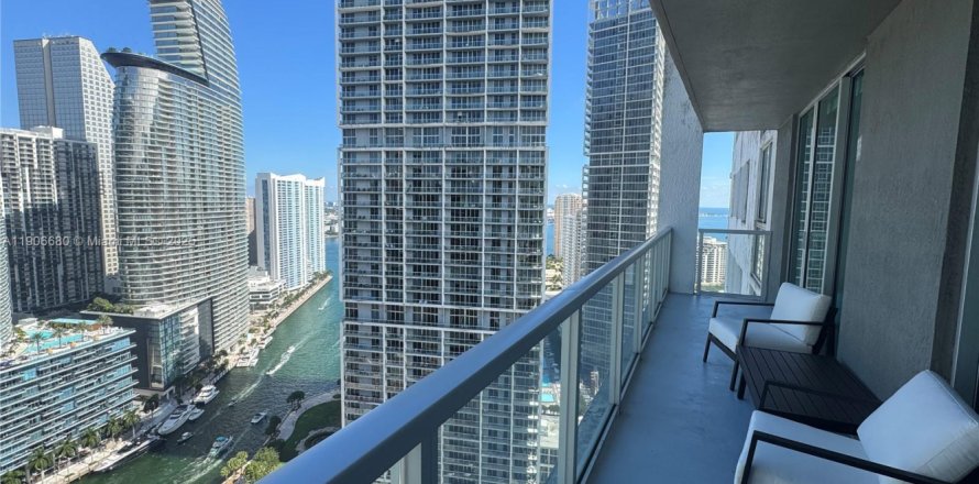 Кондоминиум с 1 спальней в Майами, Флорида № 1964112