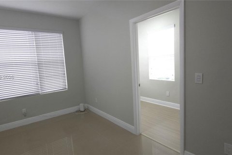 Casa en venta en Miami, Florida, 3 dormitorios, 133.5 m2 № 2001859 - foto 17