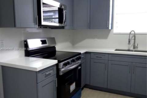 Casa en venta en Miami, Florida, 3 dormitorios, 133.5 m2 № 2001859 - foto 28