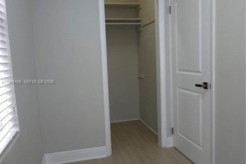 Casa en venta en Miami, Florida, 3 dormitorios, 133.5 m2 № 2001859 - foto 18