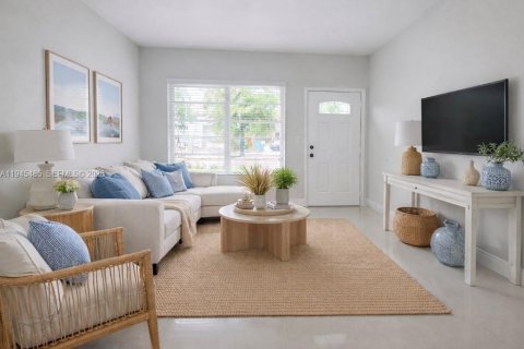 Casa en venta en Miami, Florida, 3 dormitorios, 133.5 m2 № 2001859 - foto 2