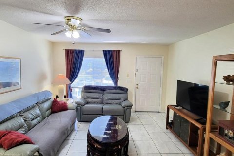 Adosado en venta en Brandon, Florida, 2 dormitorios, 138.42 m2 № 1624602 - foto 3
