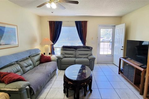 Adosado en venta en Brandon, Florida, 2 dormitorios, 138.42 m2 № 1624602 - foto 2
