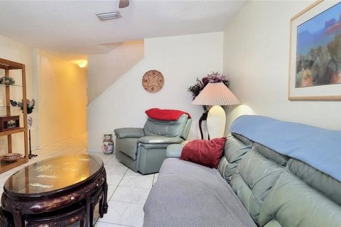 Adosado en venta en Brandon, Florida, 2 dormitorios, 138.42 m2 № 1624602 - foto 4