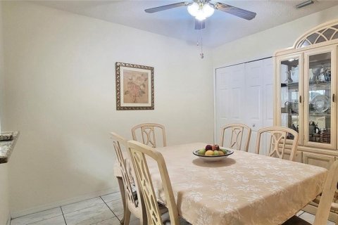 Adosado en venta en Brandon, Florida, 2 dormitorios, 138.42 m2 № 1624602 - foto 17