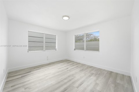 House in Miami, Florida 4 bedrooms, 164.34 sq.m. № 2033506 - photo 13