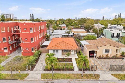 House in Miami, Florida 4 bedrooms, 164.34 sq.m. № 2033506 - photo 2