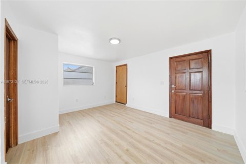 House in Miami, Florida 4 bedrooms, 164.34 sq.m. № 2033506 - photo 26