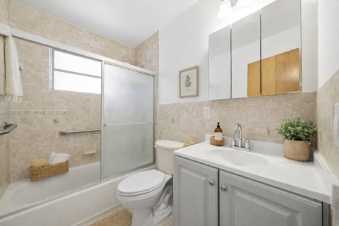 House in Miami, Florida 4 bedrooms, 164.34 sq.m. № 2033506 - photo 6