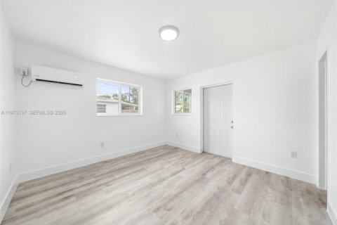 House in Miami, Florida 4 bedrooms, 164.34 sq.m. № 2033506 - photo 19