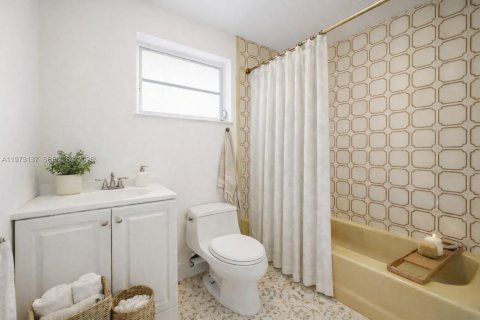 House in Miami, Florida 4 bedrooms, 164.34 sq.m. № 2033506 - photo 8