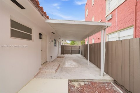 House in Miami, Florida 4 bedrooms, 164.34 sq.m. № 2033506 - photo 28