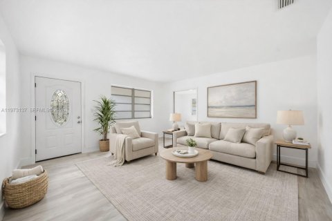 House in Miami, Florida 4 bedrooms, 164.34 sq.m. № 2033506 - photo 3