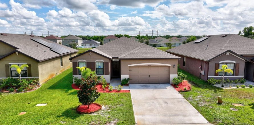 House in Port St. Lucie, Florida 4 bedrooms, 191.94 sq.m. № 2086847