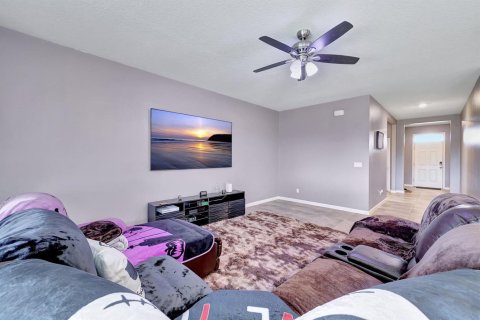 House in Port St. Lucie, Florida 4 bedrooms, 191.94 sq.m. № 2086847 - photo 10