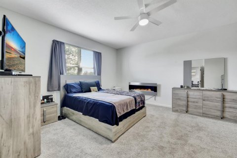 House in Port St. Lucie, Florida 4 bedrooms, 191.94 sq.m. № 2086847 - photo 19