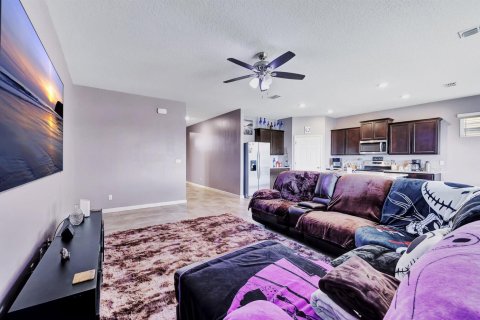 House in Port St. Lucie, Florida 4 bedrooms, 191.94 sq.m. № 2086847 - photo 11