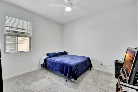 House in Port St. Lucie, Florida 4 bedrooms, 191.94 sq.m. № 2086847 - photo 27