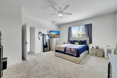 House in Port St. Lucie, Florida 4 bedrooms, 191.94 sq.m. № 2086847 - photo 18