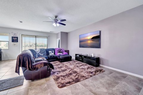 House in Port St. Lucie, Florida 4 bedrooms, 191.94 sq.m. № 2086847 - photo 12
