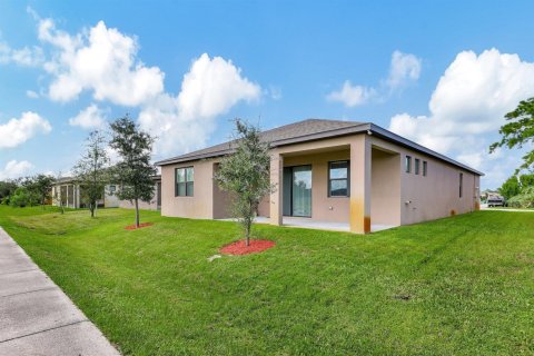 House in Port St. Lucie, Florida 4 bedrooms, 191.94 sq.m. № 2086847 - photo 3