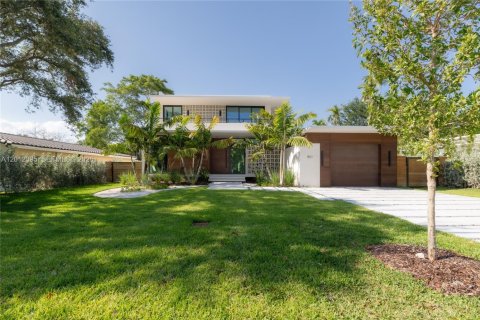 House in Miami Shores, Florida 5 bedrooms, 393.63 sq.m. № 2076339 - photo 26