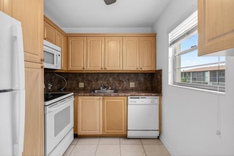 Купить кондоминиум в Бока-Ратон, Флорида 3 комнаты, 78.04м2, № 2083819 - фото 19
