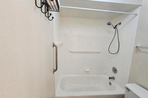 Condominio en alquiler en Bradenton, Florida, 2 dormitorios, 86.96 m2 № 1822731 - foto 13