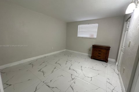 Снять в аренду кондоминиум в Хайалиа, Флорида 1 спальня, 55.37м2, № 1976321 - фото 5