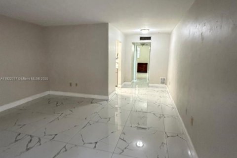 Снять в аренду кондоминиум в Хайалиа, Флорида 1 спальня, 55.37м2, № 1976321 - фото 2