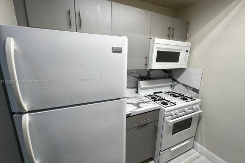 Снять в аренду кондоминиум в Хайалиа, Флорида 1 спальня, 55.37м2, № 1976321 - фото 3