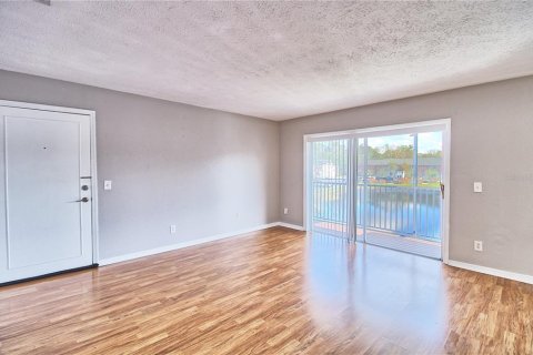 Condominio en alquiler en Tampa, Florida, 2 dormitorios, 85.84 m2 № 2118010 - foto 4