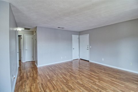 Condominio en alquiler en Tampa, Florida, 2 dormitorios, 85.84 m2 № 2118010 - foto 3