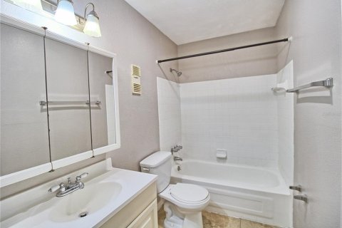 Condominio en alquiler en Tampa, Florida, 2 dormitorios, 85.84 m2 № 2118010 - foto 10