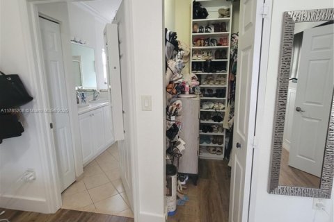 House in Homestead, Florida 3 bedrooms, 156.08 sq.m. № 1937182 - photo 27