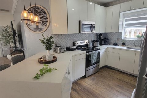 Casa en venta en Homestead, Florida, 3 dormitorios, 156.08 m2 № 1937182 - foto 18