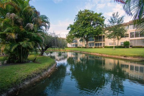 Condominio en venta en Lauderdale Lakes, Florida, 1 dormitorio, 63.55 m2 № 2146540 - foto 2