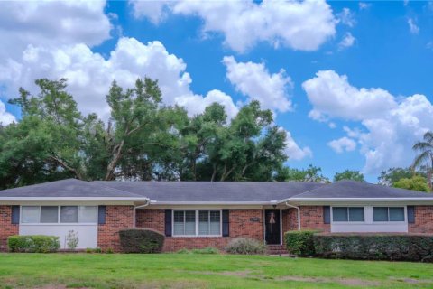 House in Lakeland, Florida 4 bedrooms, 213.86 sq.m. № 2279882