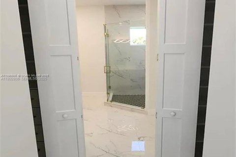 Снять в аренду виллу или дом в Хомстед, Флорида 4 спальни, 334.45м2, № 1991664 - фото 13