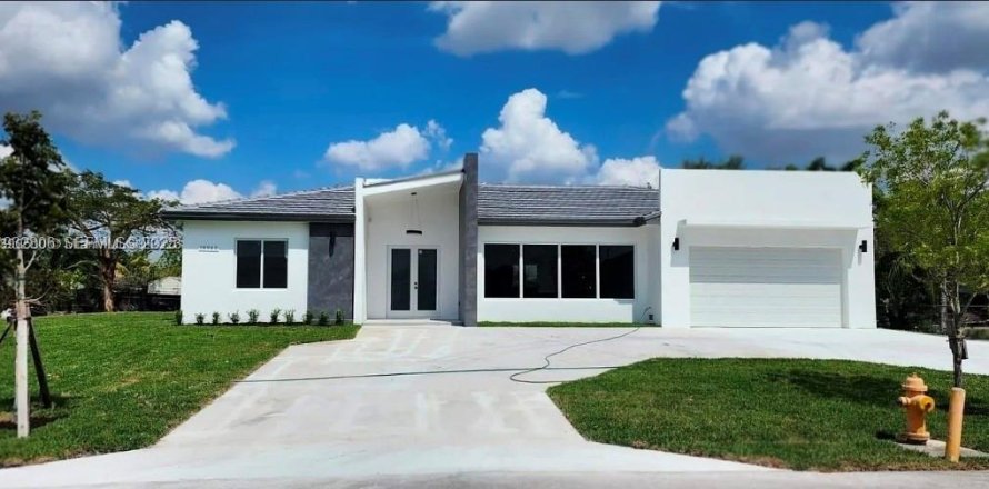 Дом в Хомстед, Флорида 4 спальни, 334.45м2 № 1991664