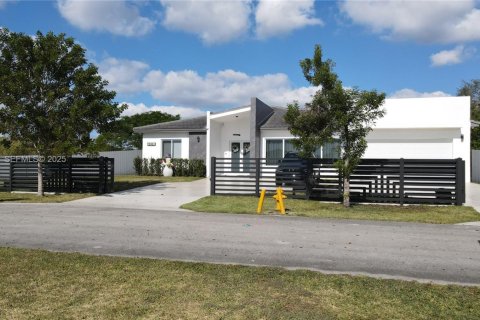 Casa en alquiler en Homestead, Florida, 4 dormitorios, 334.45 m2 № 1991664 - foto 19
