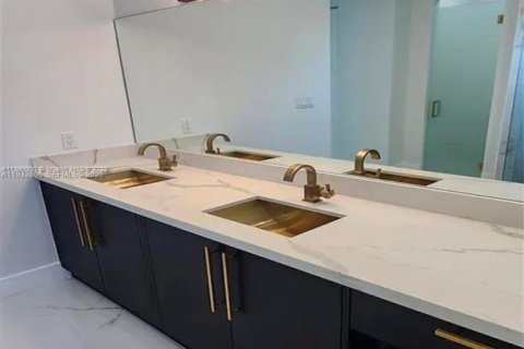 Снять в аренду виллу или дом в Хомстед, Флорида 4 спальни, 334.45м2, № 1991664 - фото 14