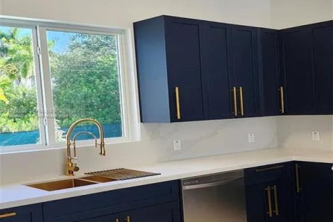 Снять в аренду виллу или дом в Хомстед, Флорида 4 спальни, 334.45м2, № 1991664 - фото 10