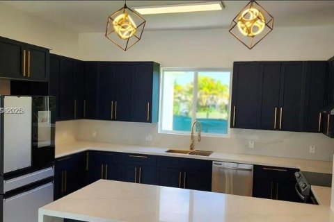 Снять в аренду виллу или дом в Хомстед, Флорида 4 спальни, 334.45м2, № 1991664 - фото 6