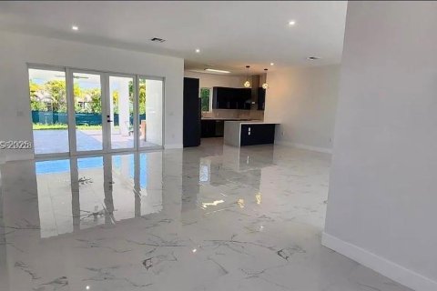 Снять в аренду виллу или дом в Хомстед, Флорида 4 спальни, 334.45м2, № 1991664 - фото 7