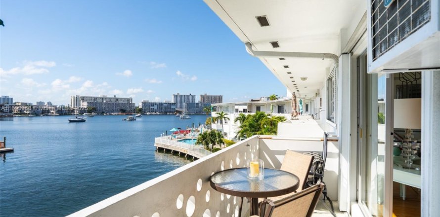 Condominio en Hallandale Beach, Florida, 1 dormitorio № 1947115