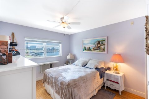 Condominio en venta en Hallandale Beach, Florida, 1 dormitorio, 65.03 m2 № 1947115 - foto 9