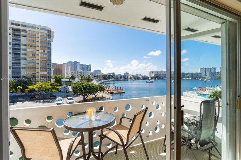 Condominio en venta en Hallandale Beach, Florida, 1 dormitorio, 65.03 m2 № 1947115 - foto 12