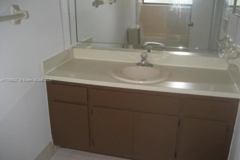 House in Miami, Florida 4 bedrooms, 214.05 sq.m. № 1579503 - photo 26